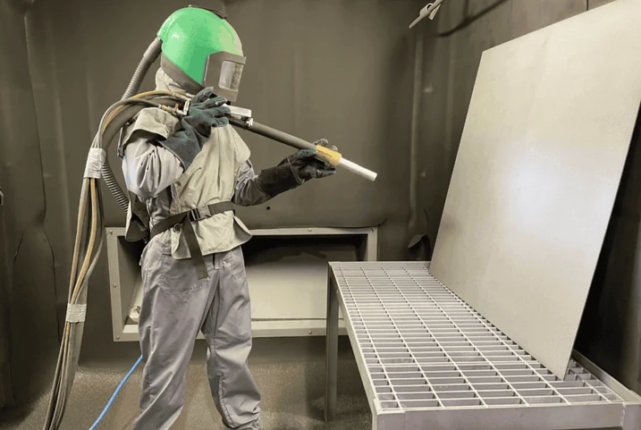 Sandblasting y pintura industrial — imagen técnica